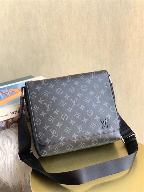 m45272 louis vuitton|Louis Vuitton messenger monogram.